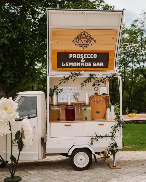 Detalii, meniu și bar la Amadeus